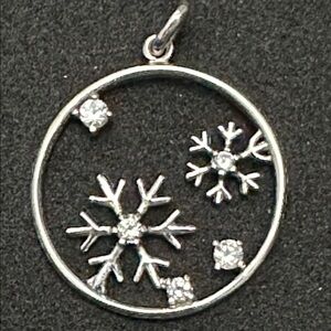 Sterling silver & CZ GUC snowflake pendant. Stamped 925 & appx. 1” diameter